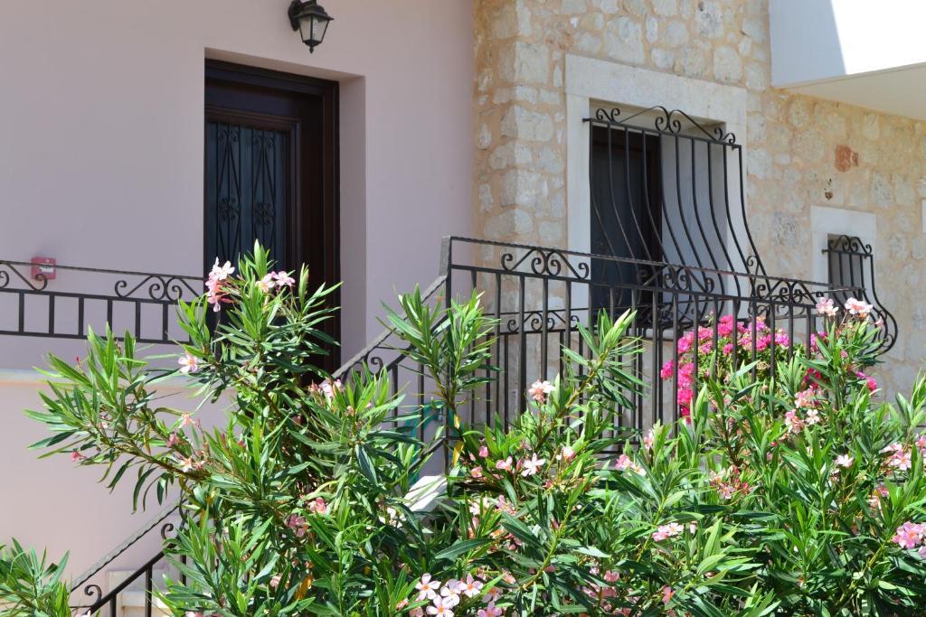 Olive Coast Suites Palekastro Bagian luar foto